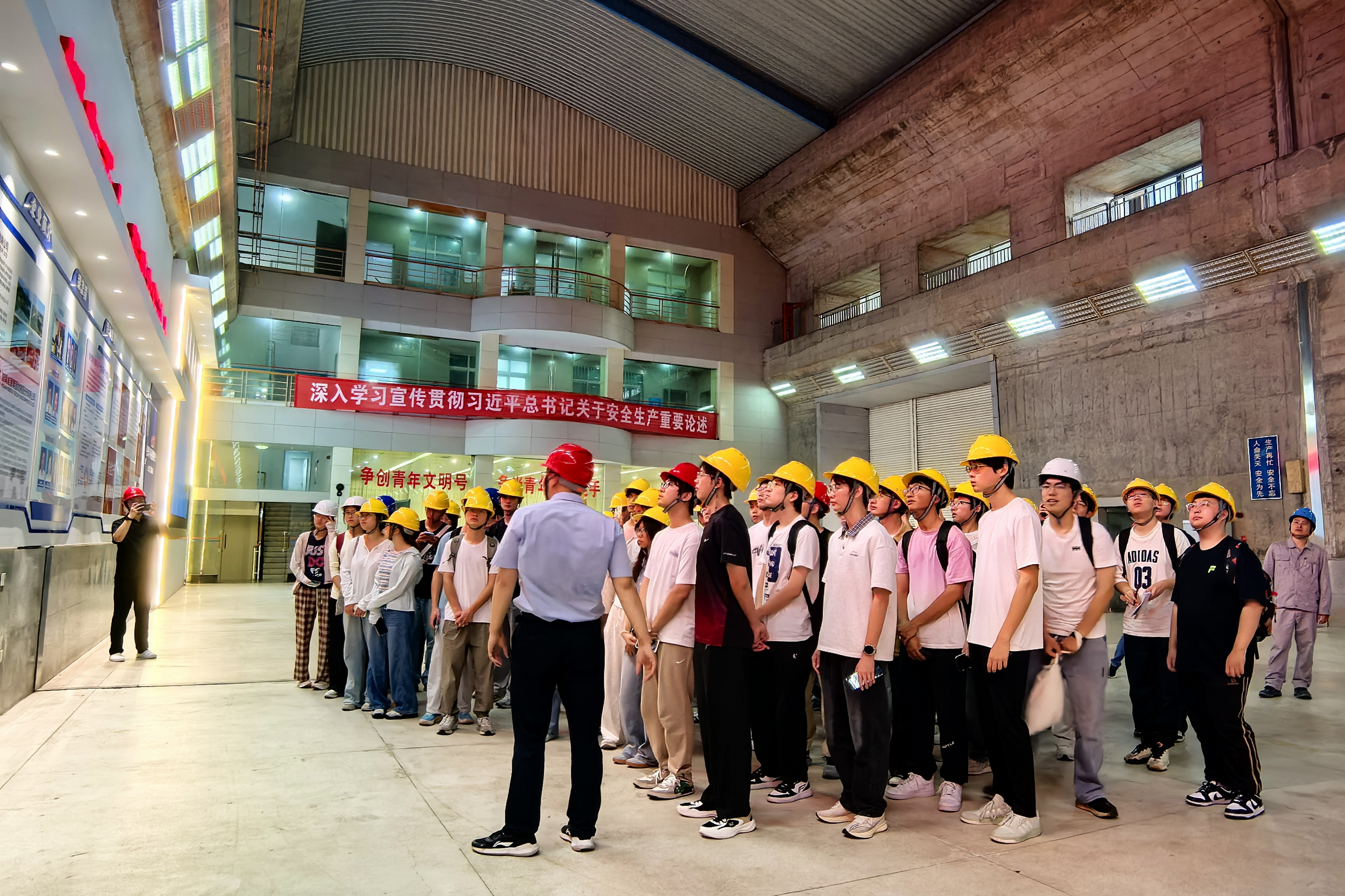 深化校企合作 共育產教融合新果——中南大學能源科學與工程學院師生赴株洲航電開展實踐教學